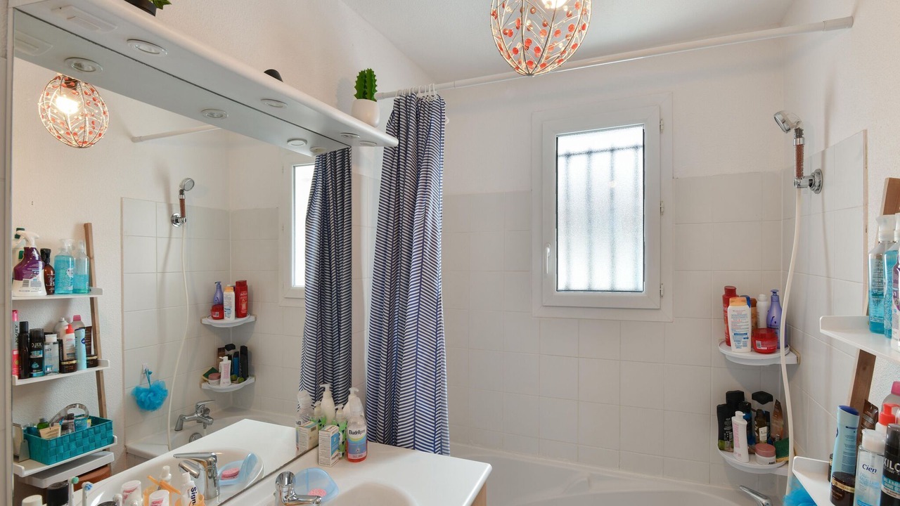 Photo of Bathroom in Saint-Medard-de-Guizieres