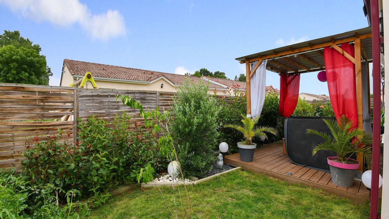 Photo of Outdoor in Saint-Medard-de-Guizieres