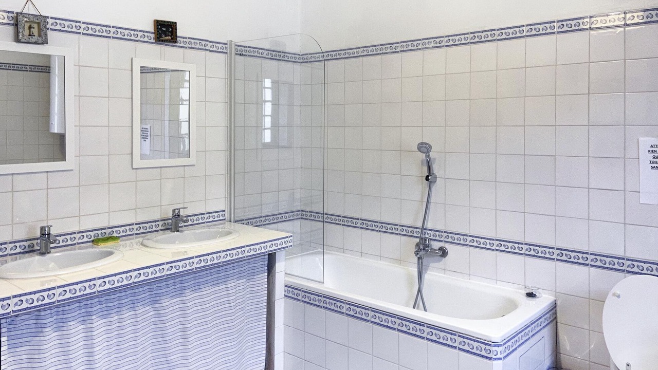 Photo of Bathroom in Saint-Christoly-Medoc
