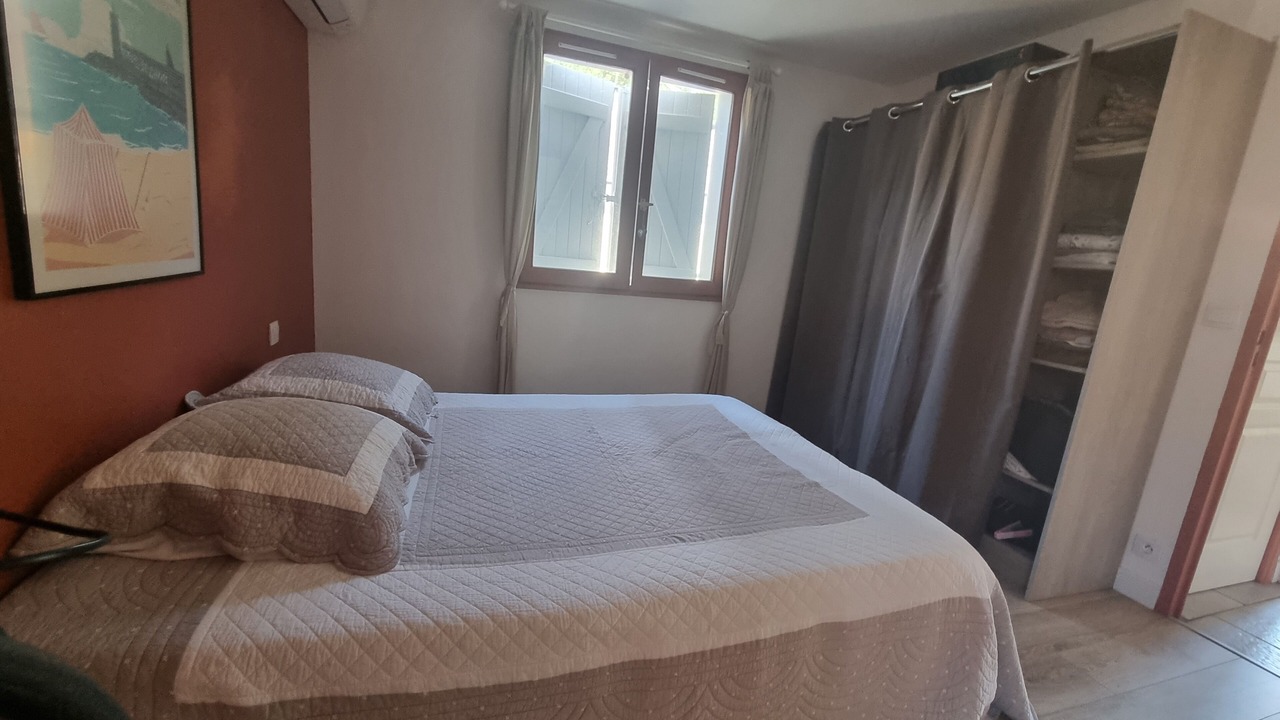 Photo of Bedroom in Messanges