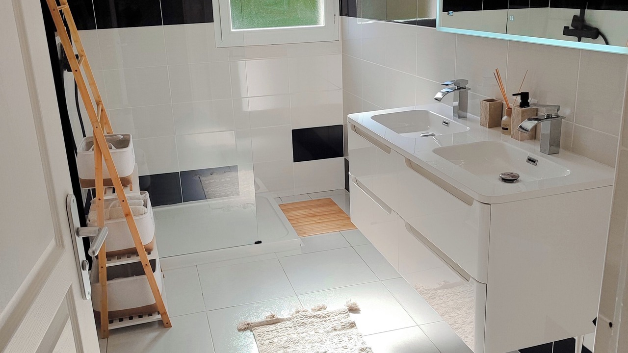 Photo of Bathroom in Cenon