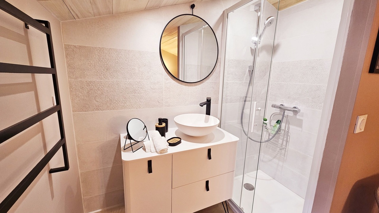 Photo of Bathroom in L'Isle-d'Espagnac