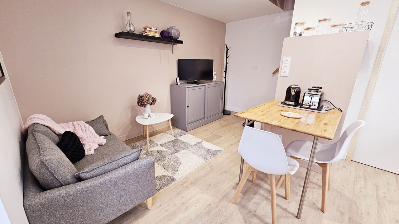 Photo of Livingroom in L'Isle-d'Espagnac