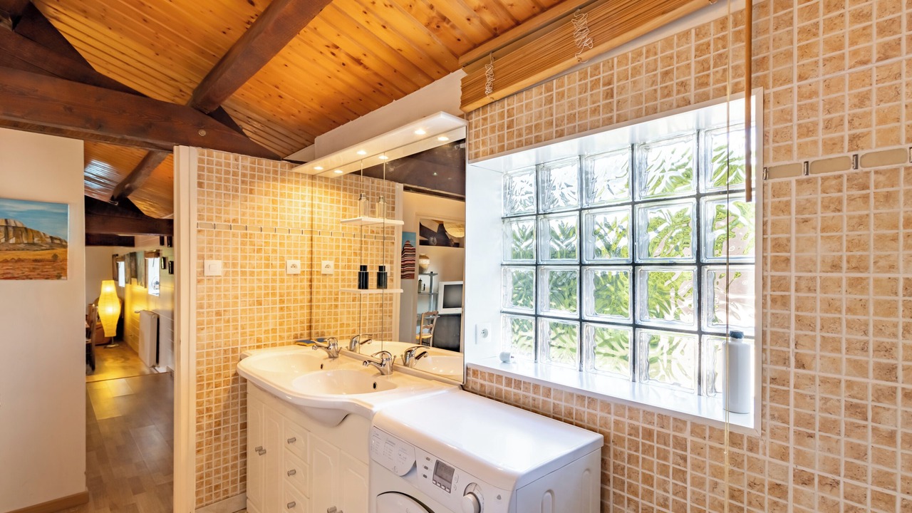 Photo of Bathroom in Montpon-Menesterol