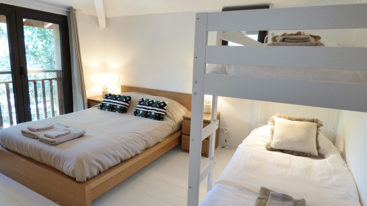 Photo of Bedroom in Messanges