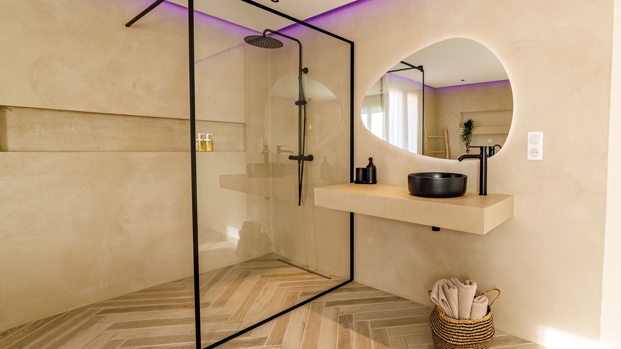 Photo of Bathroom in Hyeres City Centre