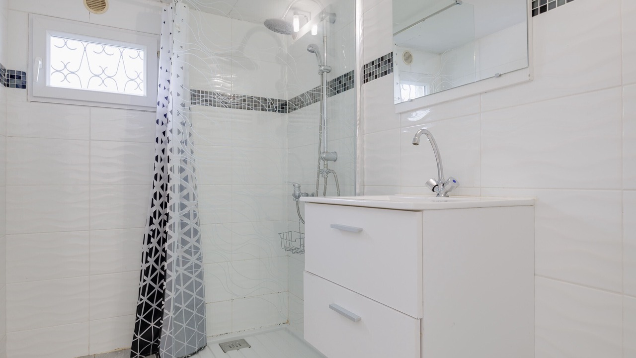 Photo of Bathroom in Langon