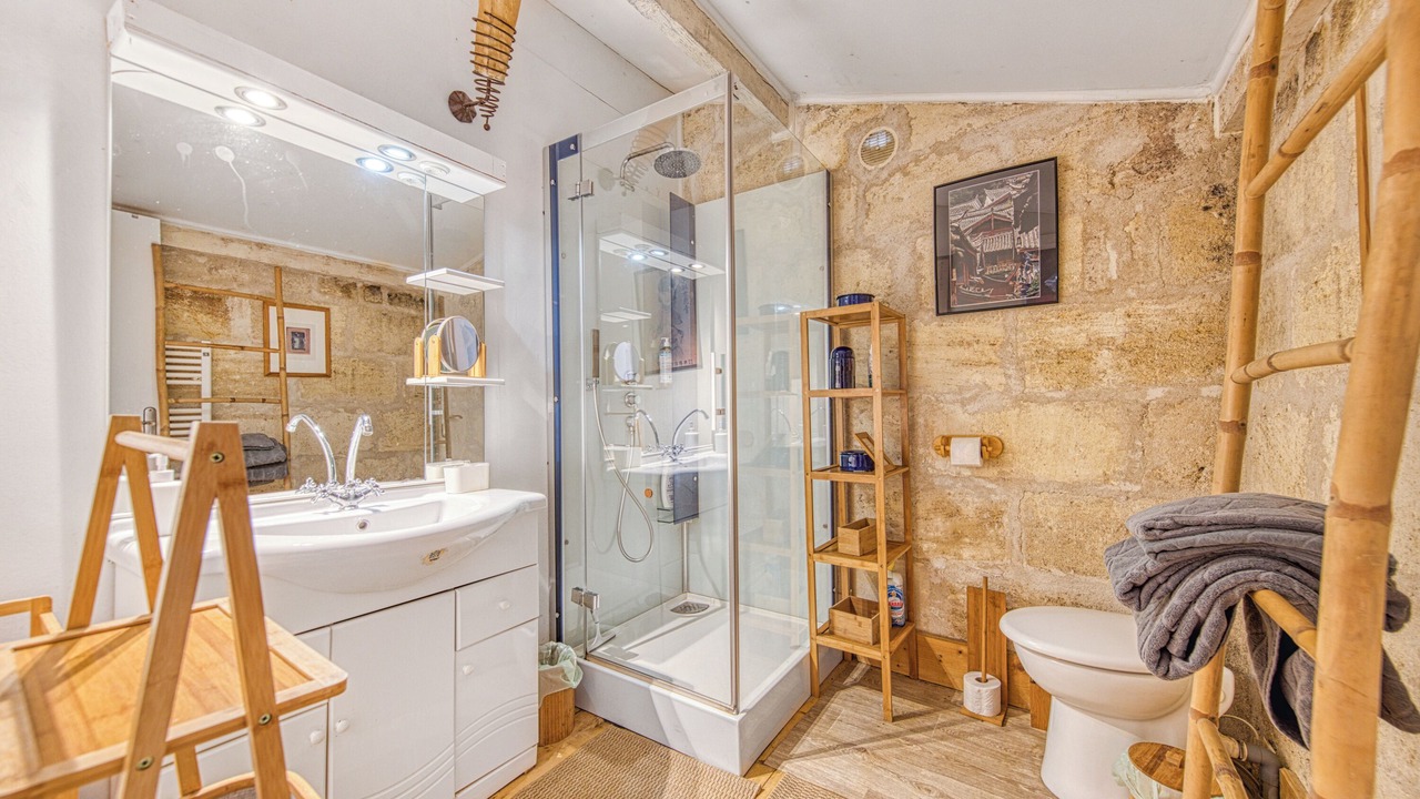 Photo of Bathroom in Arveyres