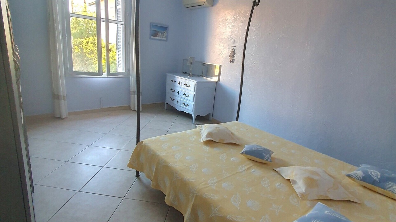 Photo of Bedroom in Hyeres City Centre