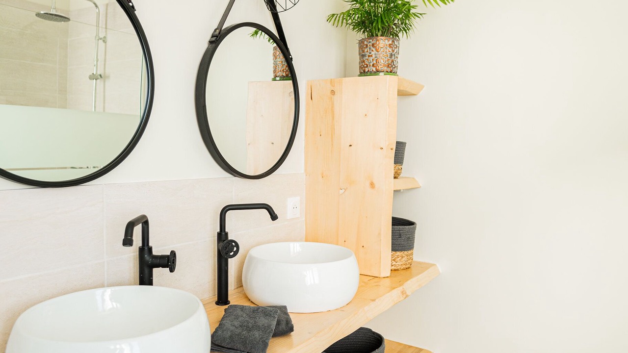 Photo of Bathroom in Tresses