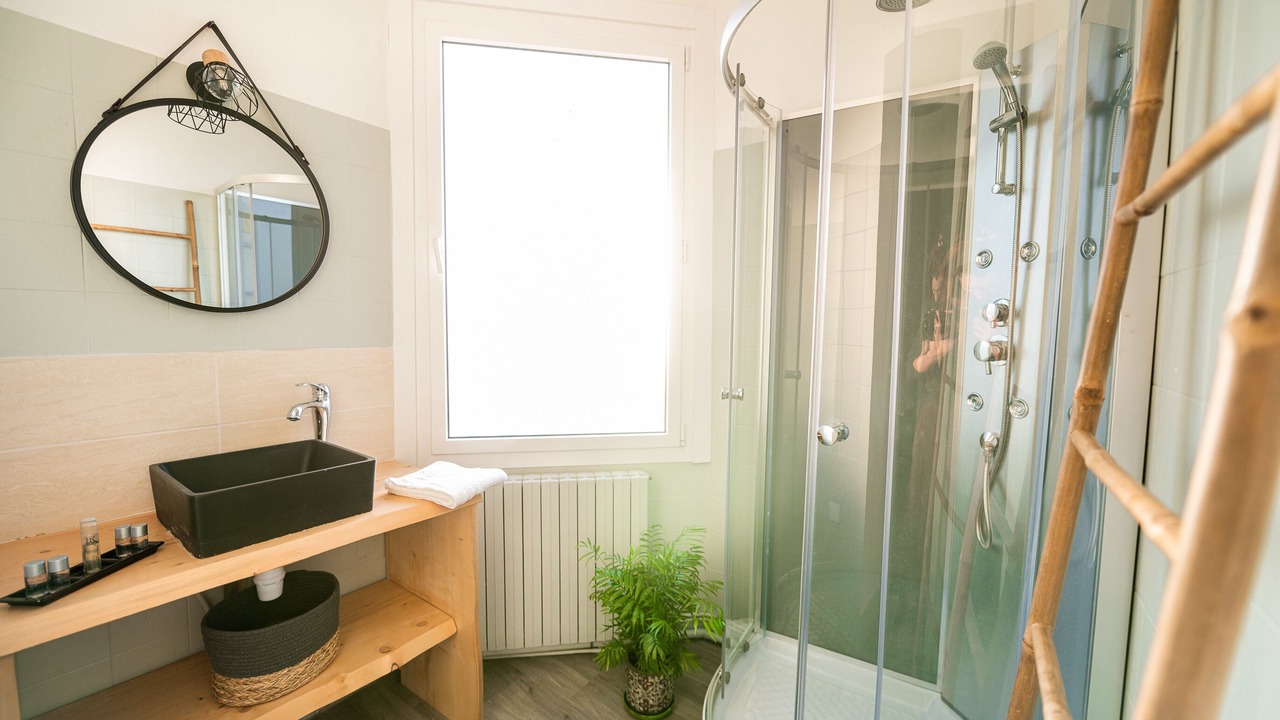 Photo of Bathroom in Tresses