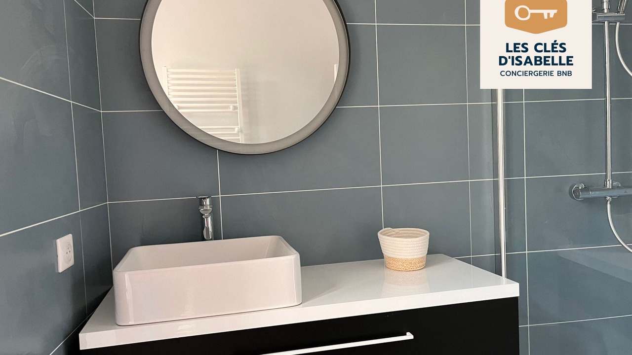 Photo of Bathroom in Dun-le-Palestel