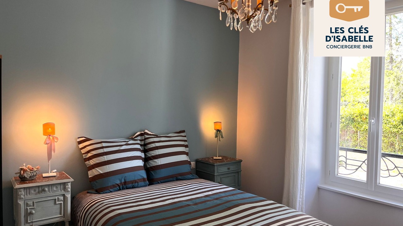 Photo of Bedroom in Dun-le-Palestel
