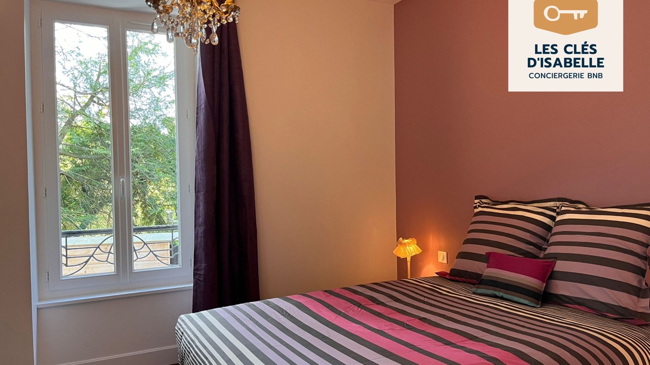 Photo of Bedroom in Dun-le-Palestel