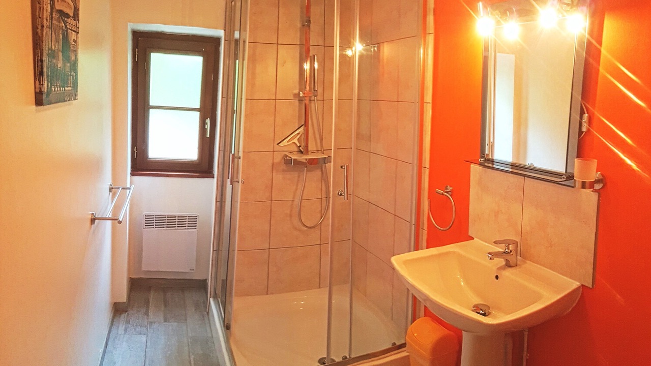 Photo of Bathroom in Chef-Boutonne