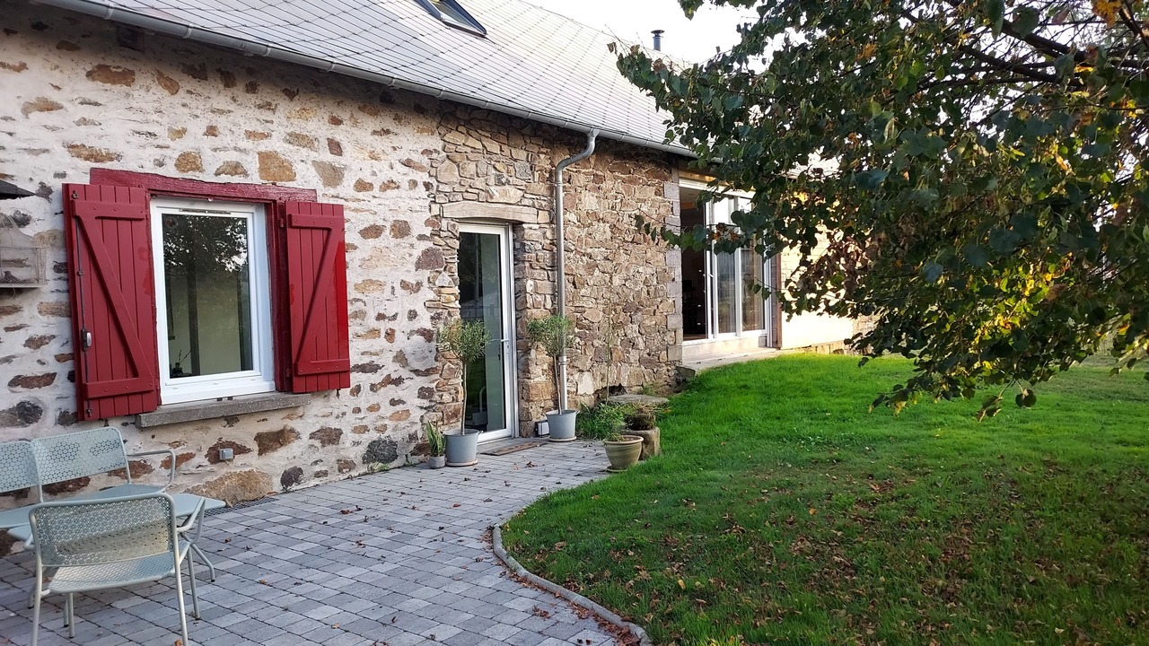 Photo of Patio Balcony in Condat-sur-Ganaveix
