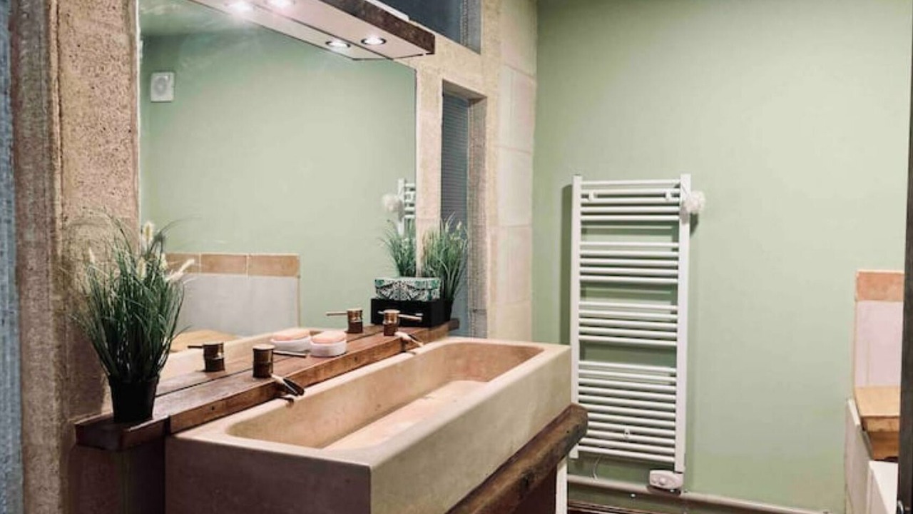Photo of Bathroom in Laruscade