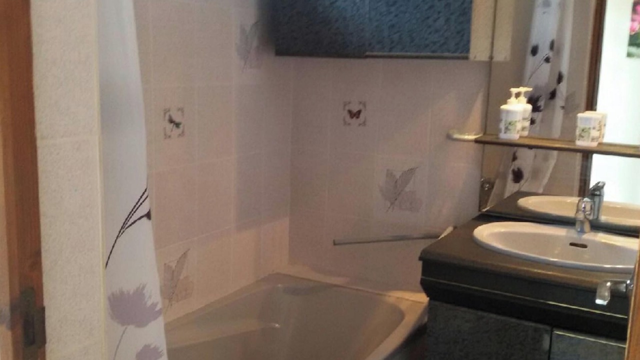 Photo of Bathroom in Escource