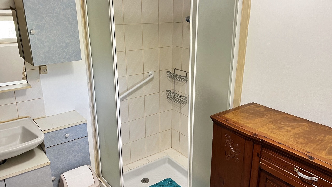 Photo of Bathroom in Cavarc