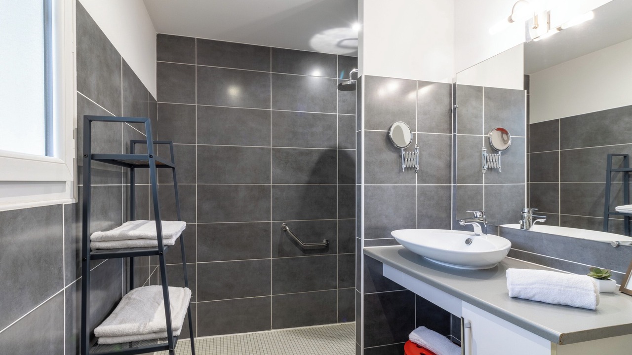 Photo of Bathroom in Libourne