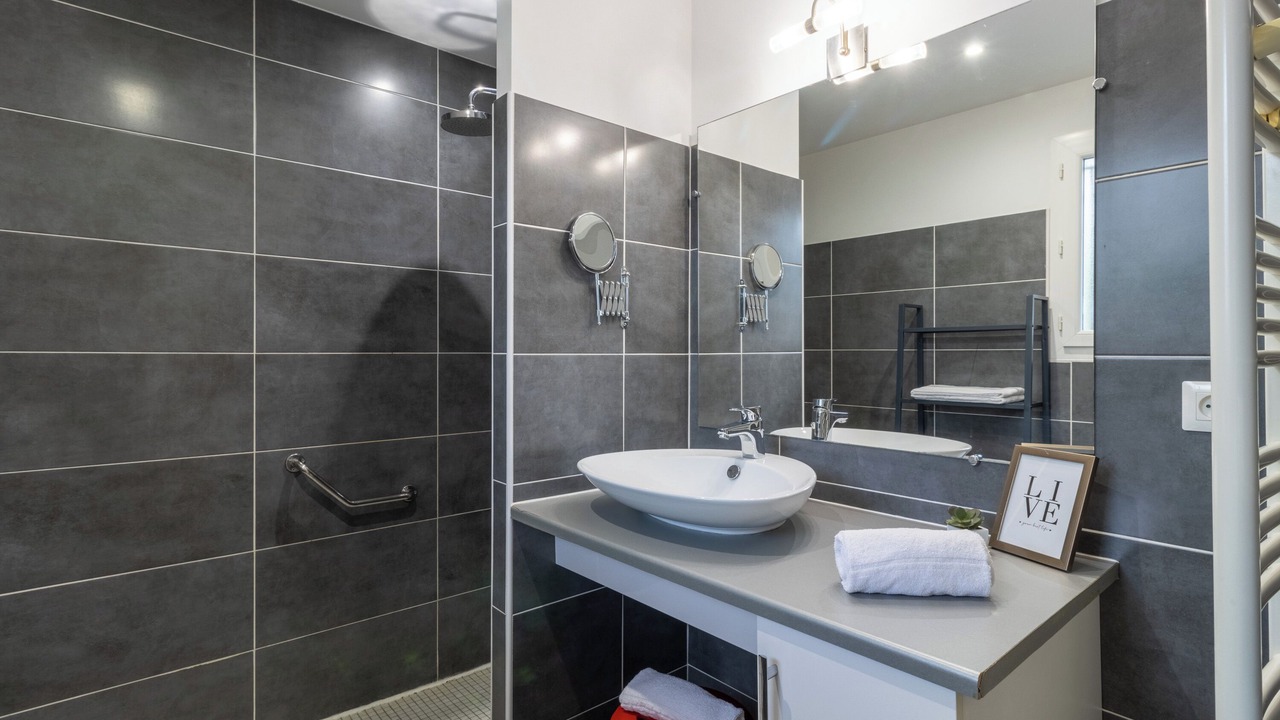 Photo of Bathroom in Libourne