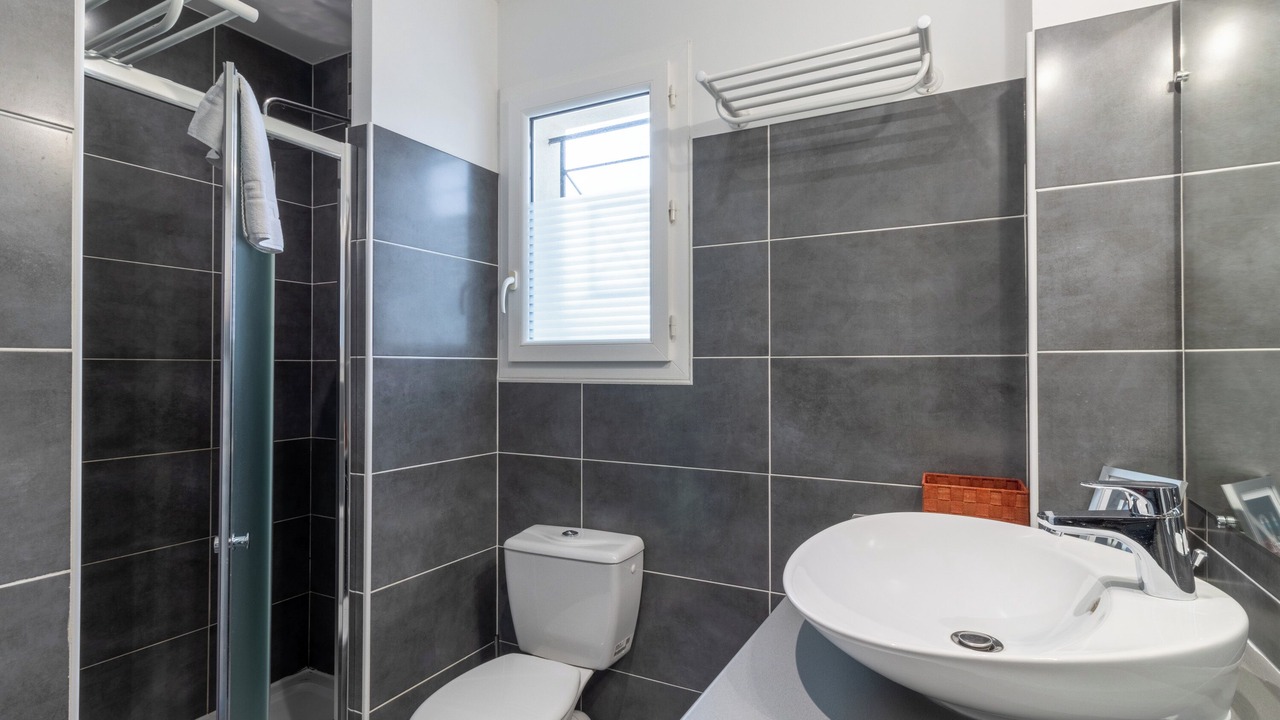 Photo of Bathroom in Libourne