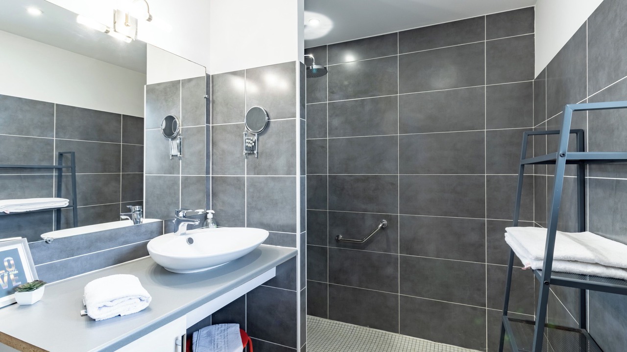 Photo of Bathroom in Libourne