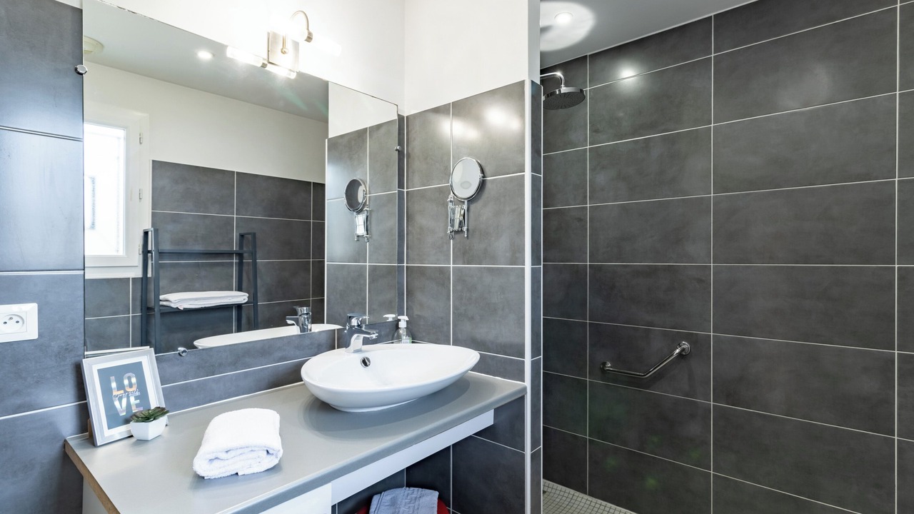Photo of Bathroom in Libourne