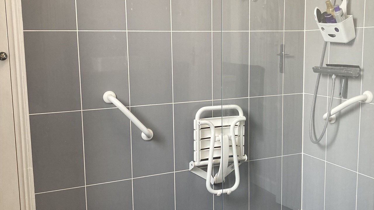 Photo of Bathroom in La Chapelle-Baton