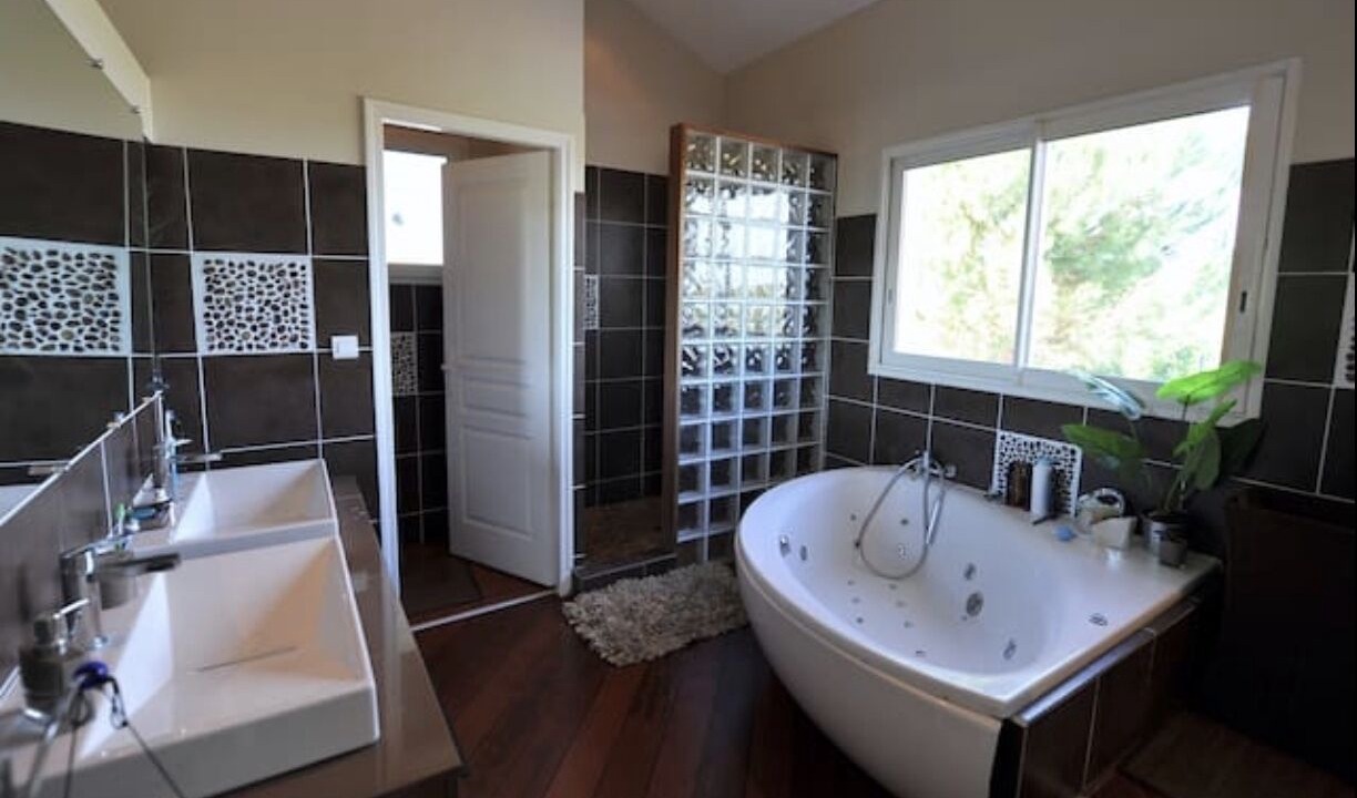 Photo of Bathroom in Genissac