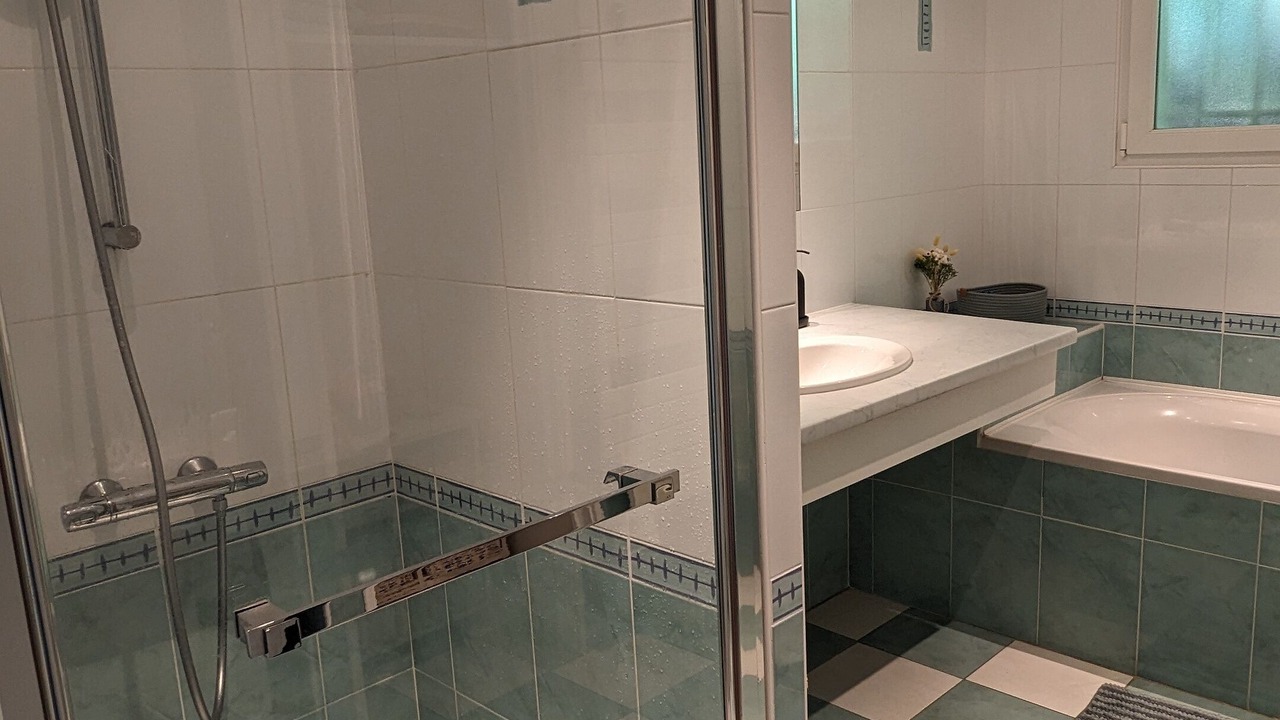 Photo of Bathroom in Messanges