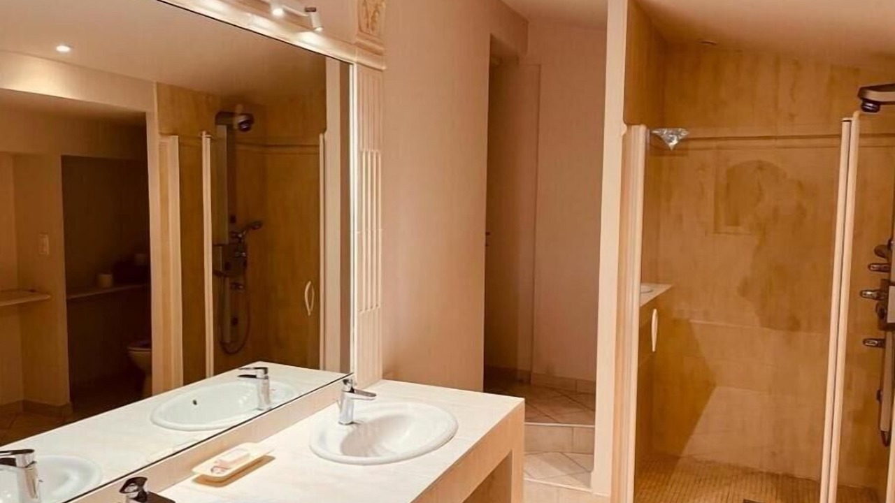 Photo of Bathroom in Loupiac