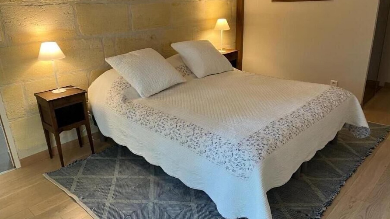 Photo of Bedroom in Loupiac