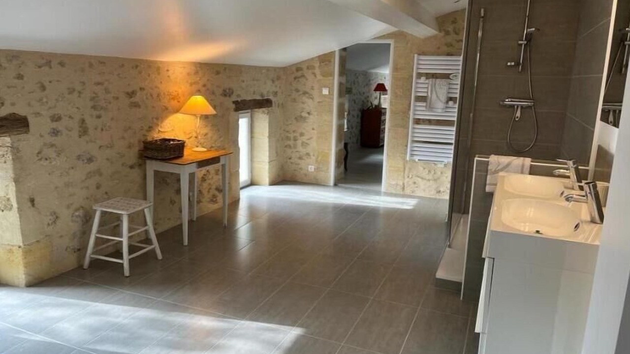 Photo of Bathroom in Loupiac
