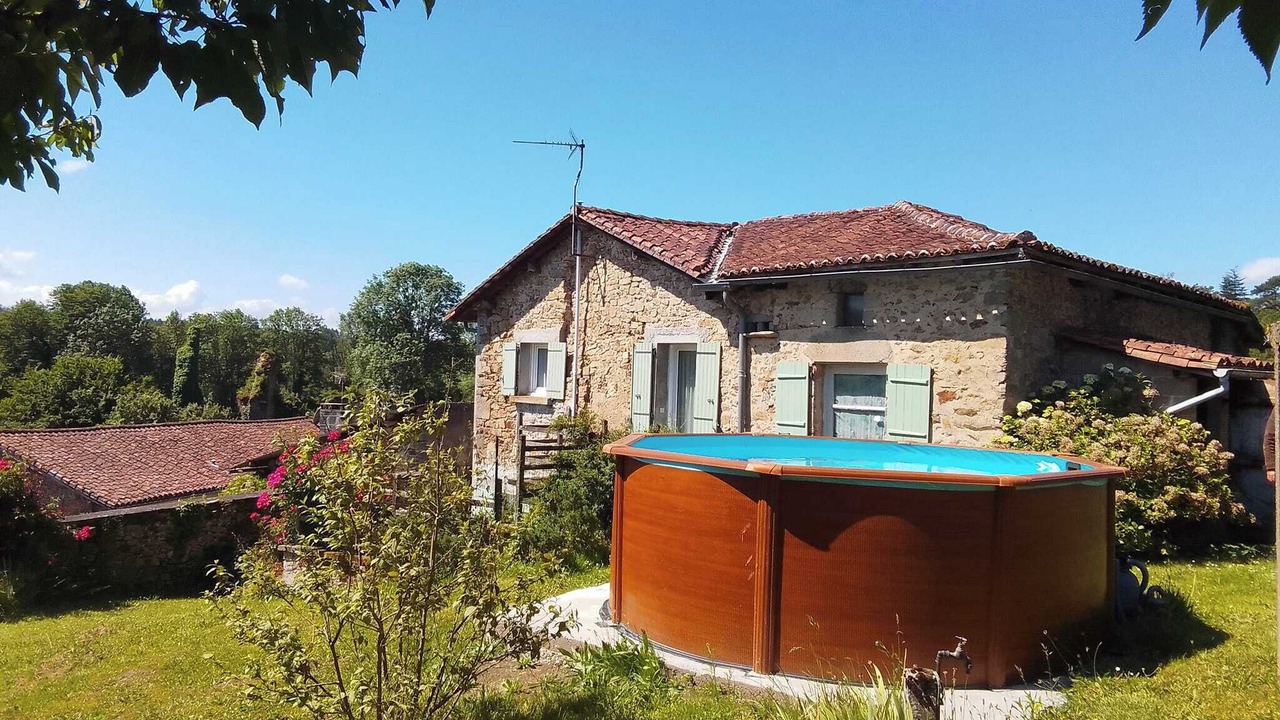Photo of Outdoor in Les Salles Lavauguyon