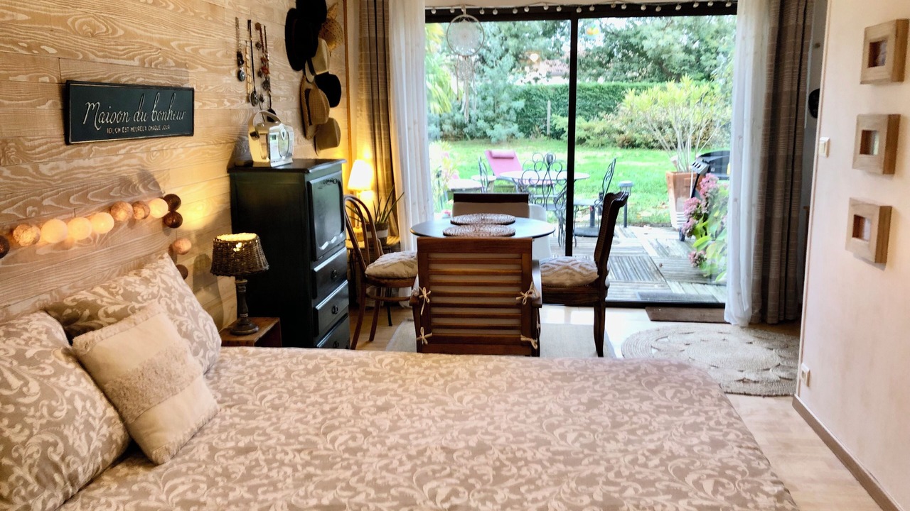 Photo of Bedroom in La Lande-de-Fronsac
