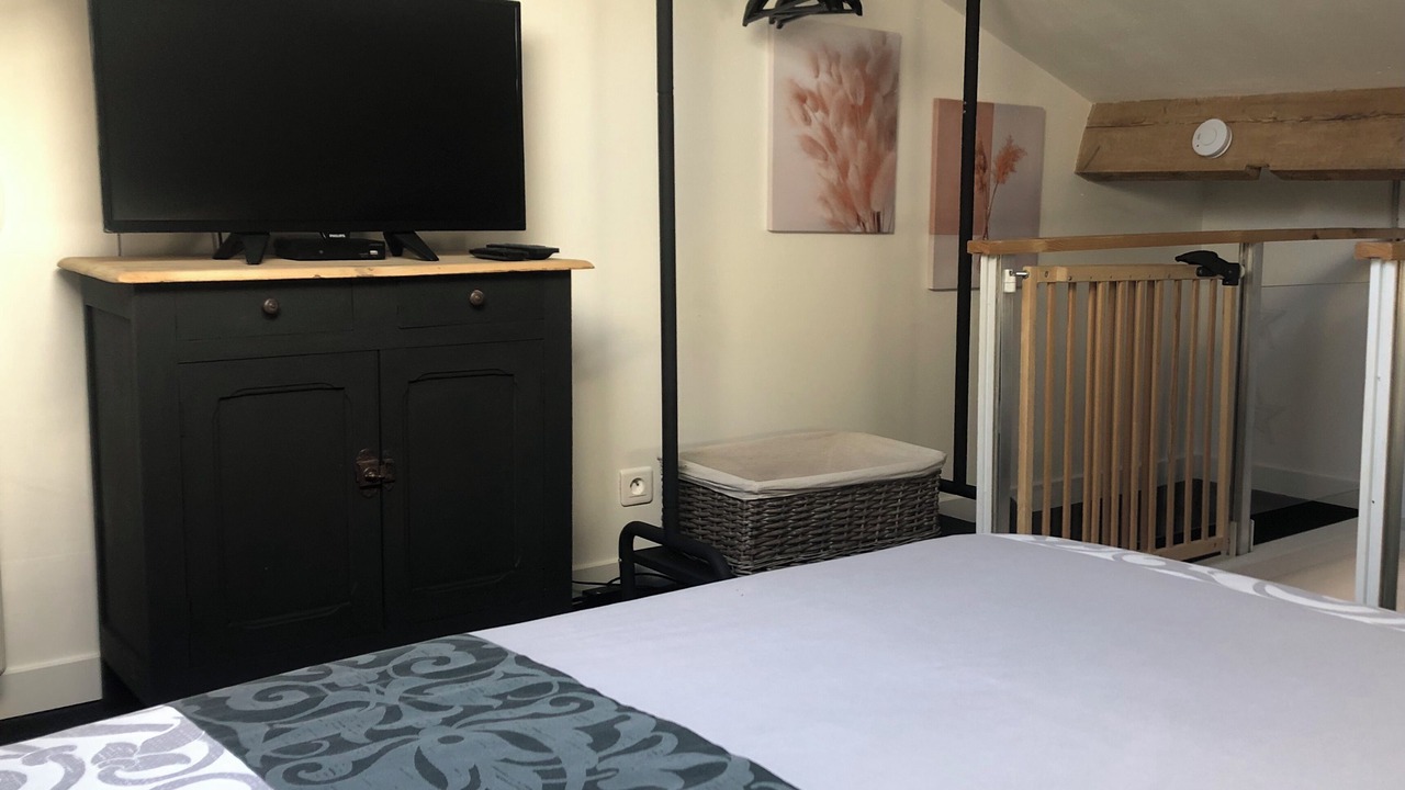 Photo of Bedroom in La Lande-de-Fronsac