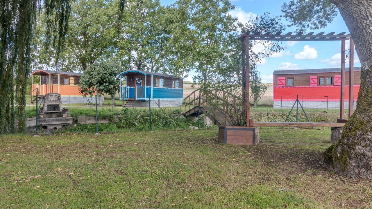 Photo of Outdoor in Mortiers