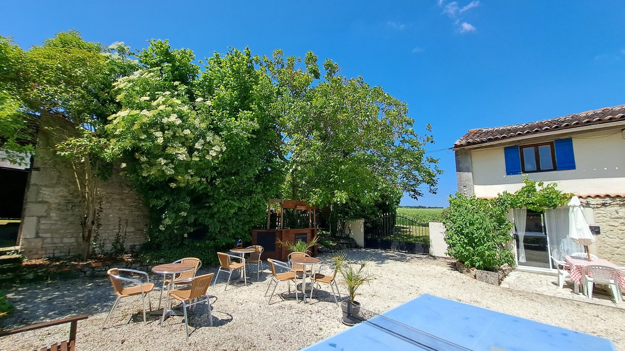 Photo of Outdoor in Saint-Pierre-de-Juillers