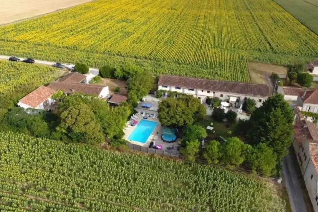 Photo of Outdoor in Saint-Pierre-de-Juillers