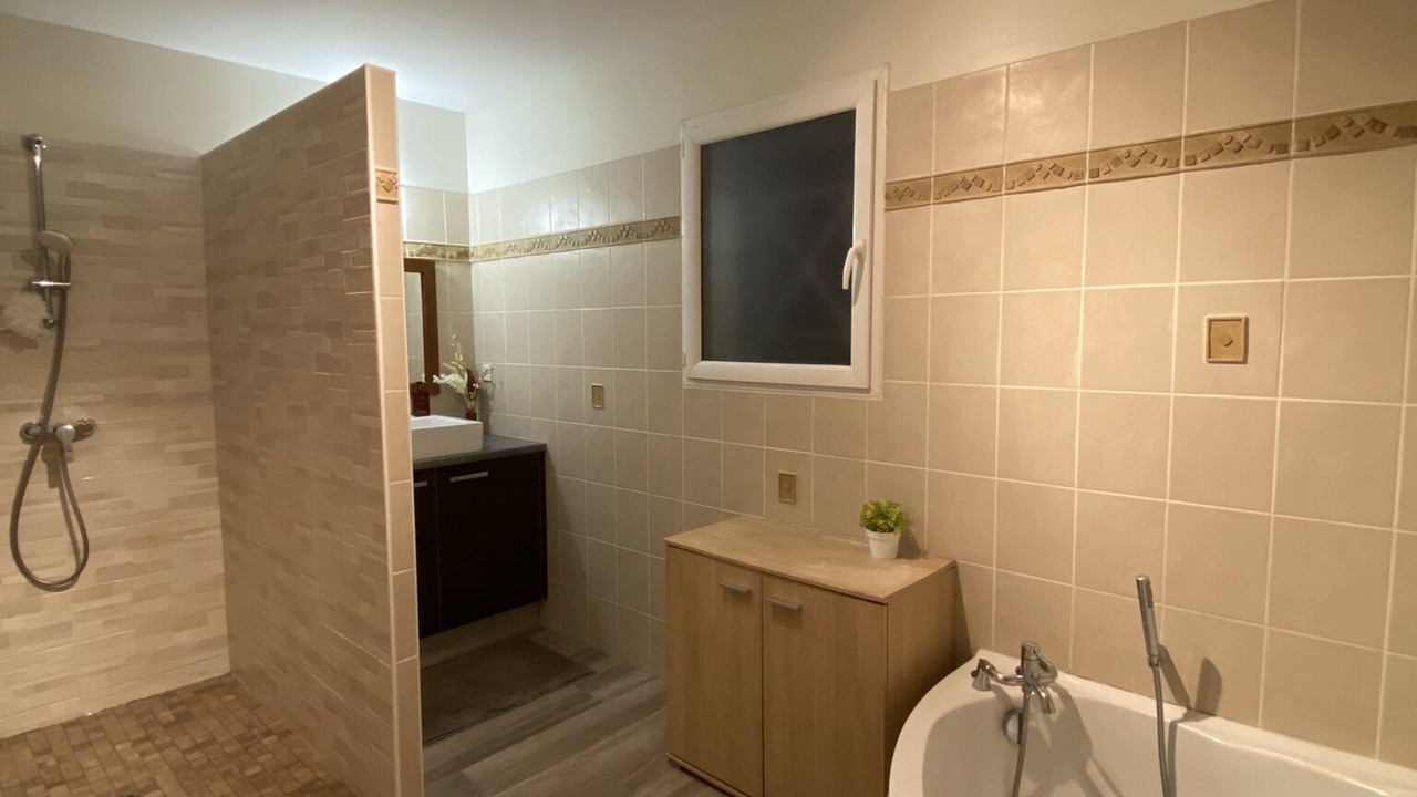 Photo of Bathroom in Leognan