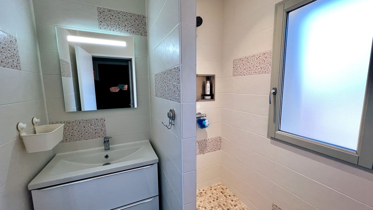 Photo of Bathroom in Libourne