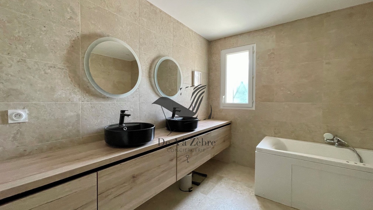Photo of Bathroom in Rochefort