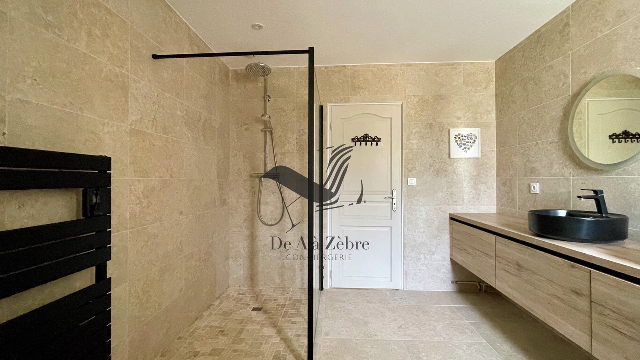 Photo of Bathroom in Rochefort