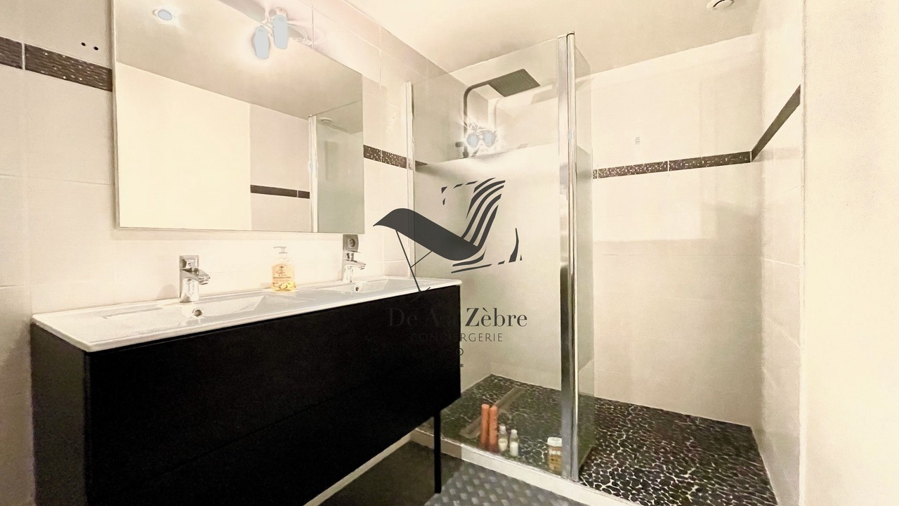 Photo of Bathroom in Rochefort