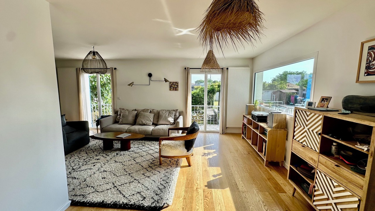 Photo of Livingroom in Saint-Medard-en-Jalles
