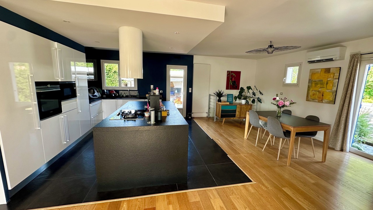 Photo of Kitchen in Saint-Medard-en-Jalles