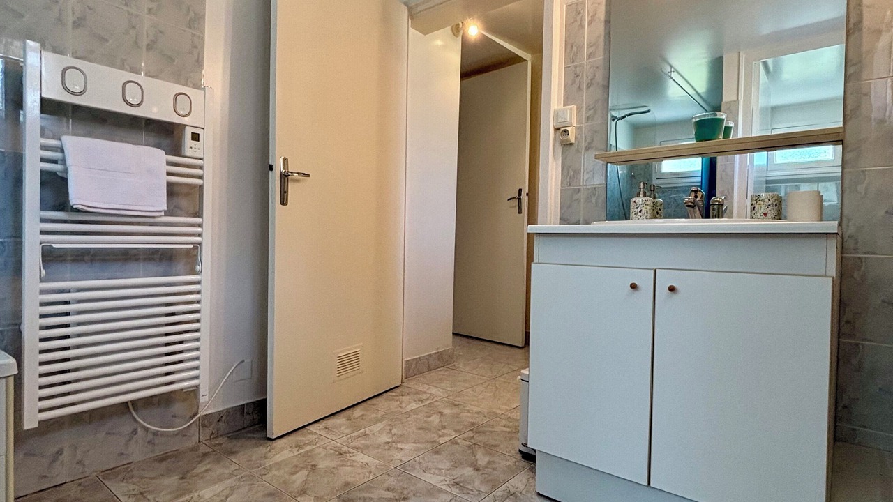 Photo of Bathroom in Naves