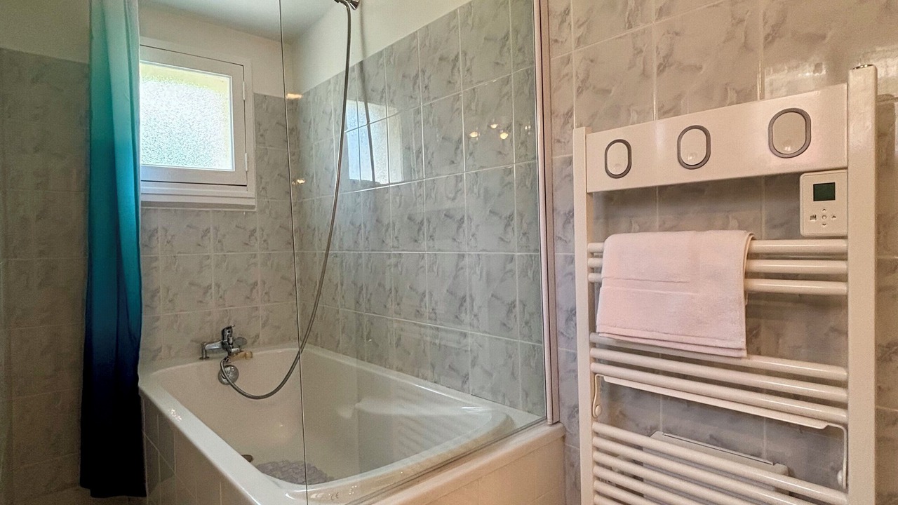 Photo of Bathroom in Naves