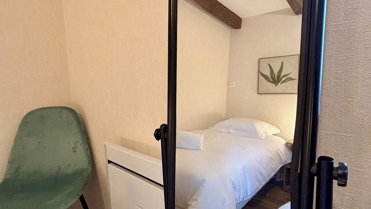 Photo of Bedroom in Naves